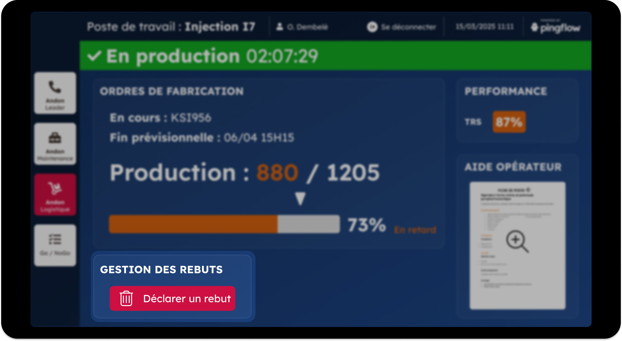 Suivi d'activite 5 Capture d’écran d’un écran de poste de travail Pingflow en production, affichant un bouton rouge « Déclarer un rebut » dans une section intitulée « Gestion des rebuts ». L’interface montre également l’état d’avancement d’un ordre de fabrication (880/1205 pièces produites), un indicateur TRS à 87 %, des boutons Andon à gauche (Leader, Maintenance, Logistique), et une fiche d’aide opérateur à droite.